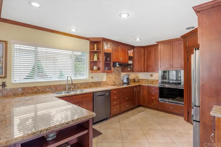 10700 Meadow Glen Way East, Escondido, California 92026