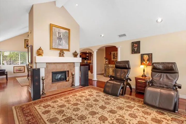 10700 Meadow Glen Way East, Escondido, California 92026