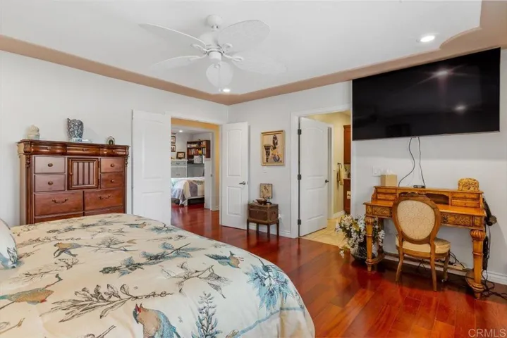 10700 Meadow Glen Way East, Escondido, California 92026