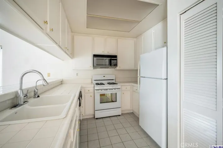 500 E Lexington Drive 213, Glendale, California 91206