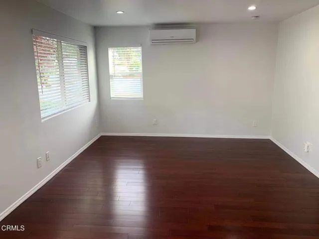 520856279