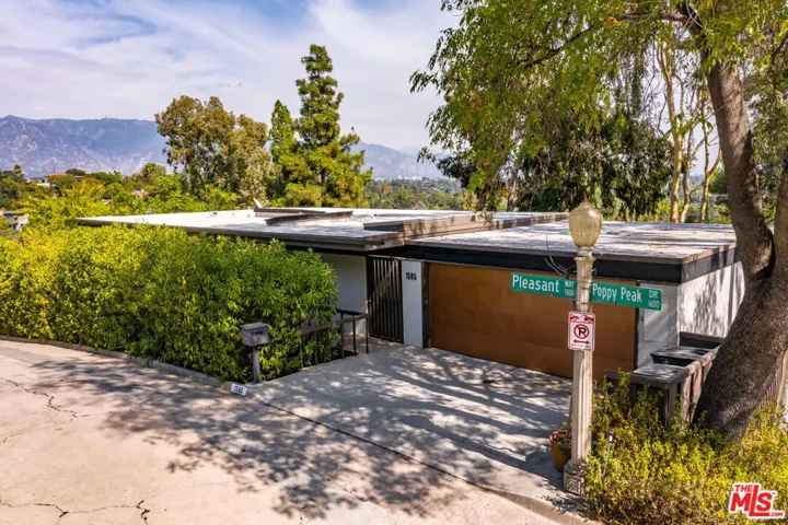 1585 Pleasant Way, Pasadena, California 91105