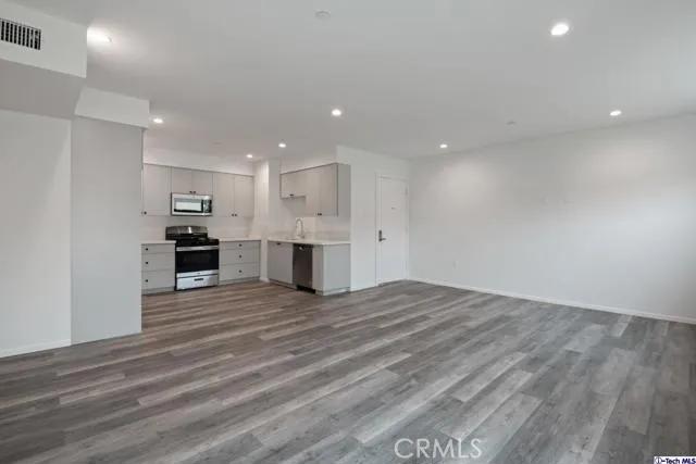 7064 Greeley Street 103, Tujunga, California 91042