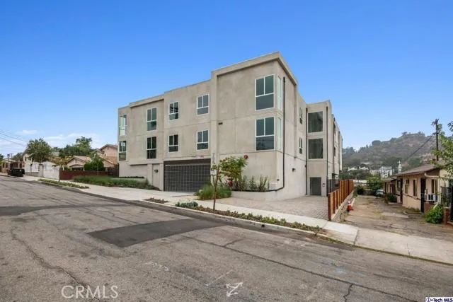 7064 Greeley Street 103, Tujunga, California 91042