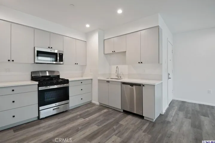 7064 Greeley Street 103, Tujunga, California 91042