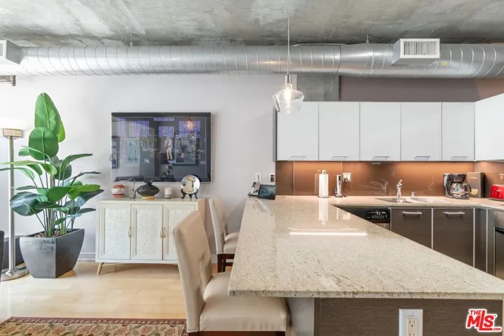 645 W 9th Street 637, Los Angeles, California 90015