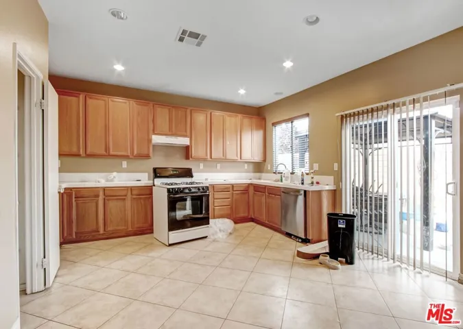 1763 E Ivesbrook Street, Lancaster, California 93535