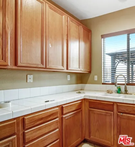 1763 E Ivesbrook Street, Lancaster, California 93535