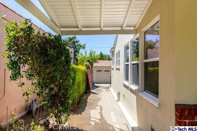 1648 W Kenneth Road, Glendale, California 91201