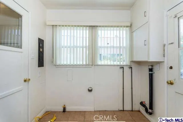 1648 W Kenneth Road, Glendale, California 91201