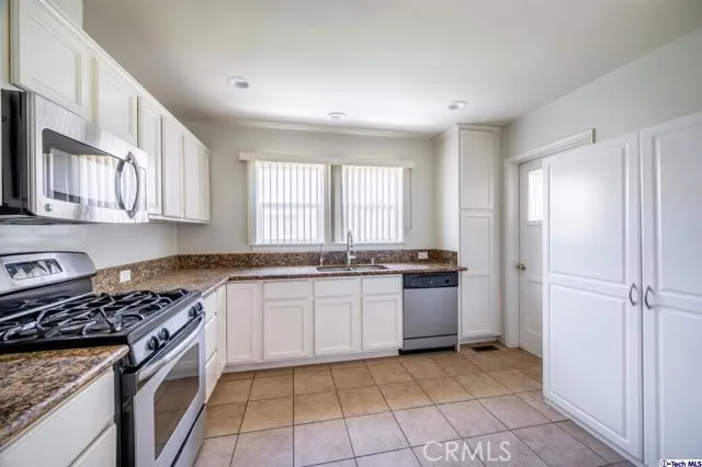 1648 W Kenneth Road, Glendale, California 91201