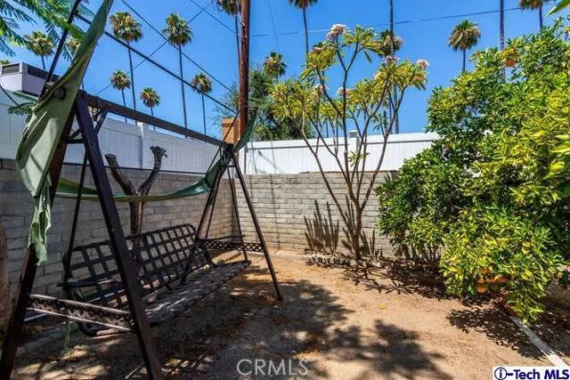 1648 W Kenneth Road, Glendale, California 91201