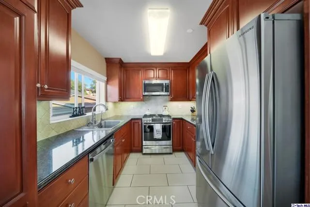 6939 Greeley Street 101, Tujunga, California 91042