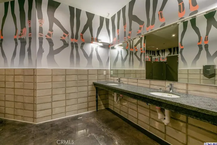 11136 Magnolia Boulevard, North Hollywood, California 91601