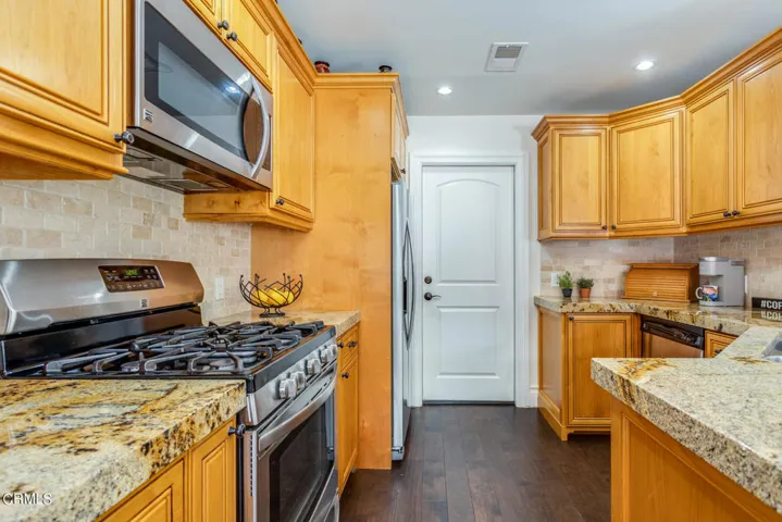 MLS-12-kitchen