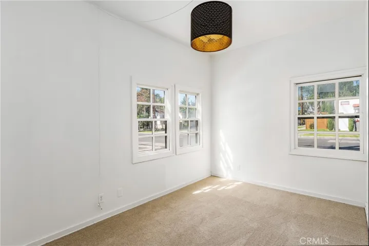MASTER WITH WALK IN CLOSET