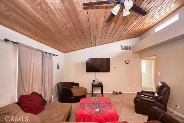 20615 Powhatan Lane, Apple Valley, California 92308