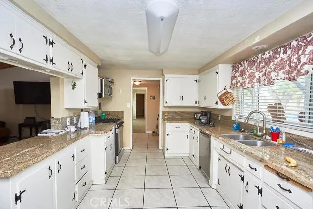 20615 Powhatan Lane, Apple Valley, California 92308