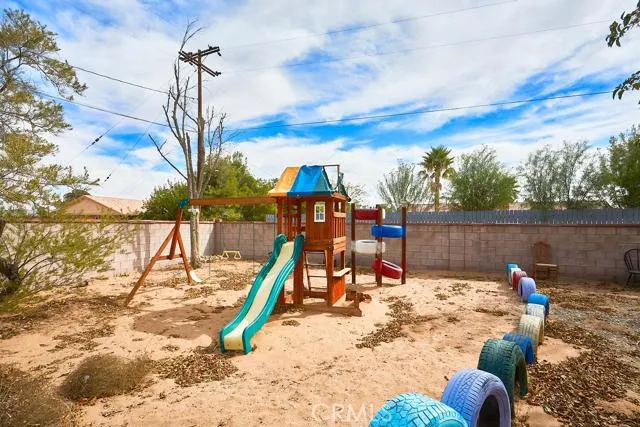 20615 Powhatan Lane, Apple Valley, California 92308
