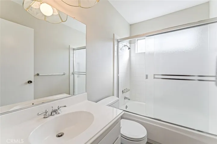 5400 Lindley Avenue 211, Encino, California 91316