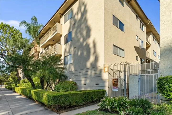 5400 Lindley Avenue 211, Encino, California 91316
