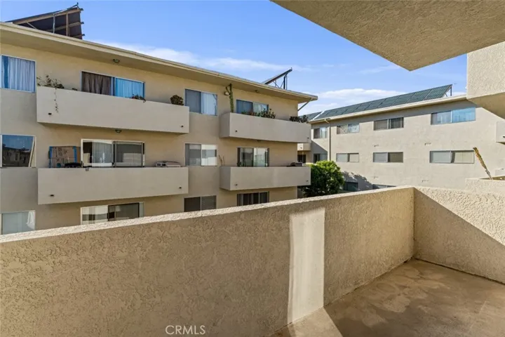 5400 Lindley Avenue 211, Encino, California 91316