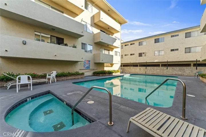 5400 Lindley Avenue 211, Encino, California 91316