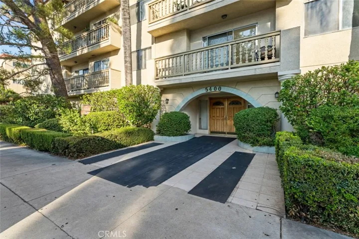 5400 Lindley Avenue 211, Encino, California 91316