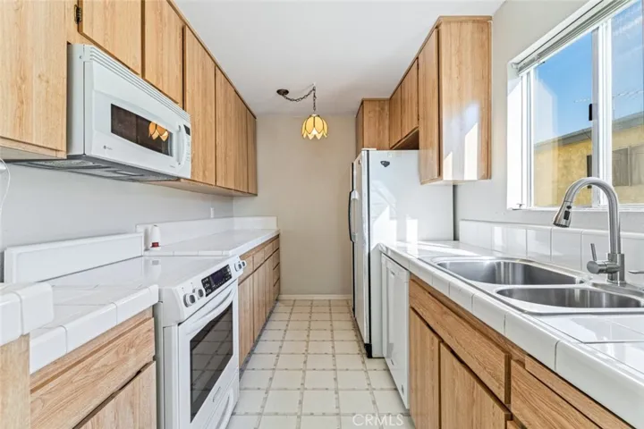 5400 Lindley Avenue 211, Encino, California 91316