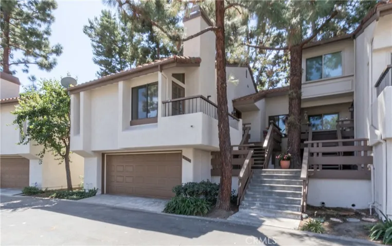 Gorgeous 2 bedroom + loft townhome in the woods!