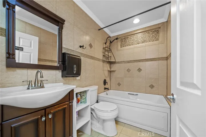 6451 Gilson Avenue, North Hollywood, California 91606