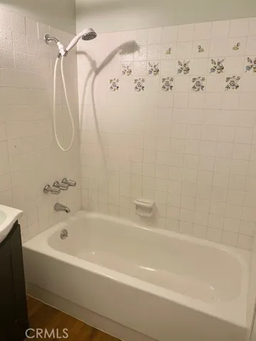 Master tub/shower combo.