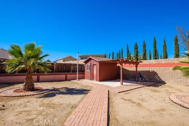 13261 Via Del Lago, Victorville, California 92395