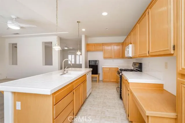 13261 Via Del Lago, Victorville, California 92395