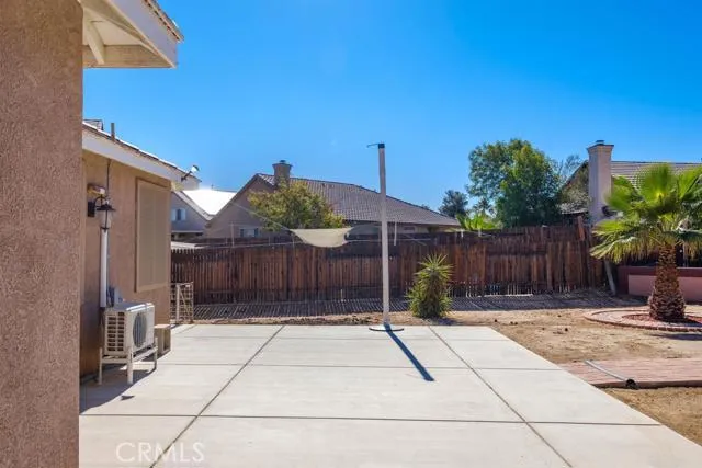 13261 Via Del Lago, Victorville, California 92395