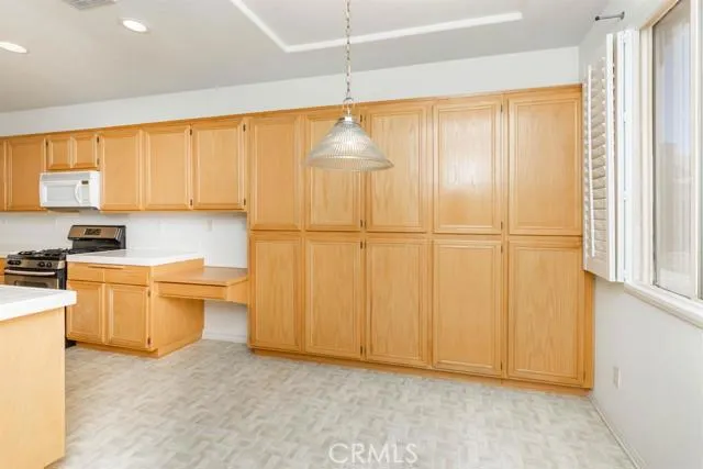 13261 Via Del Lago, Victorville, California 92395