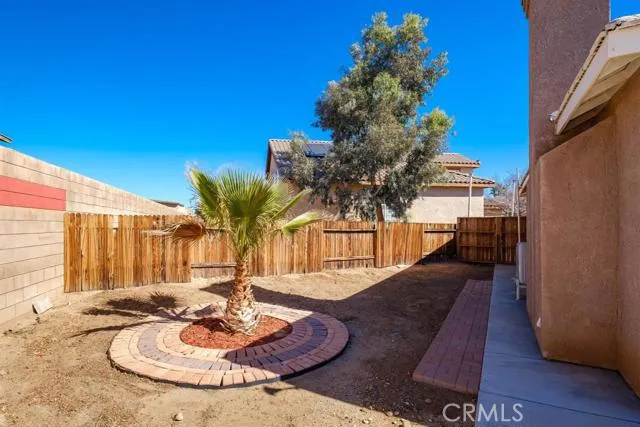 13261 Via Del Lago, Victorville, California 92395
