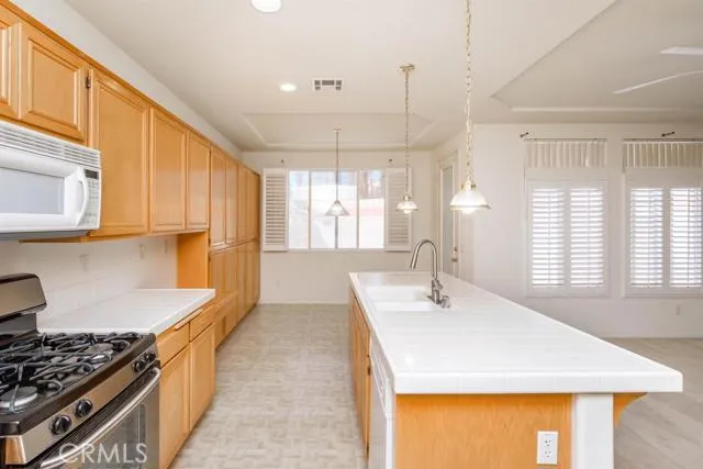 13261 Via Del Lago, Victorville, California 92395