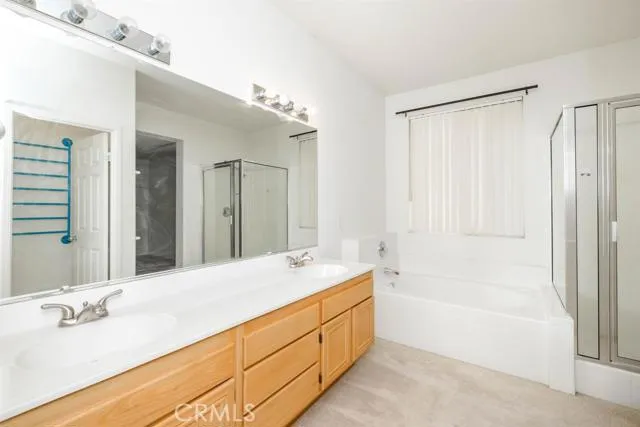 13261 Via Del Lago, Victorville, California 92395