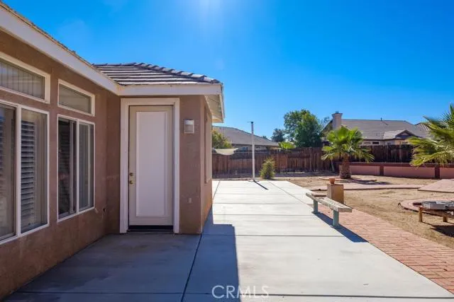 13261 Via Del Lago, Victorville, California 92395