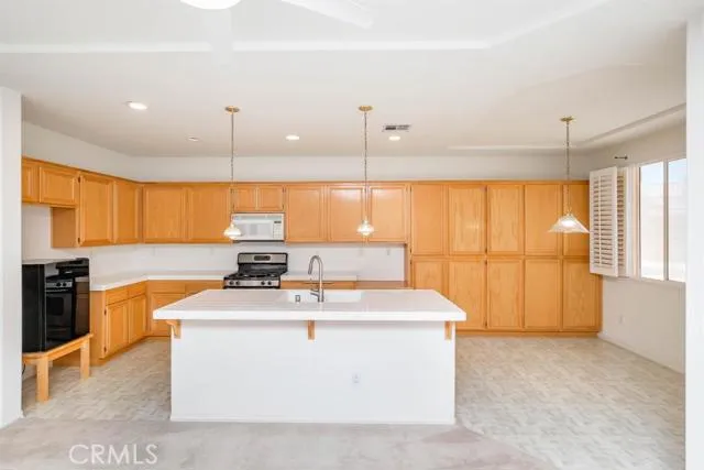 13261 Via Del Lago, Victorville, California 92395