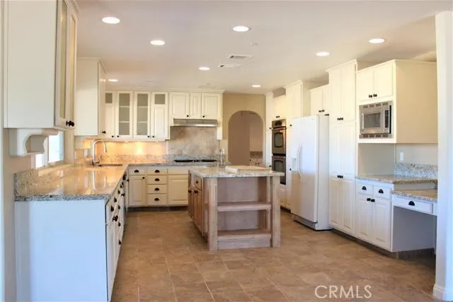 26428 Desert View Avenue, Apple Valley, California 92308