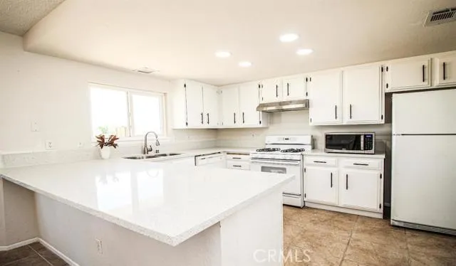 12089 Jade Road, Victorville, California 92392