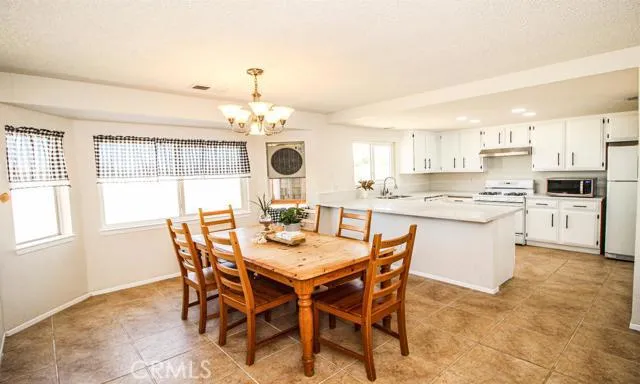 12089 Jade Road, Victorville, California 92392