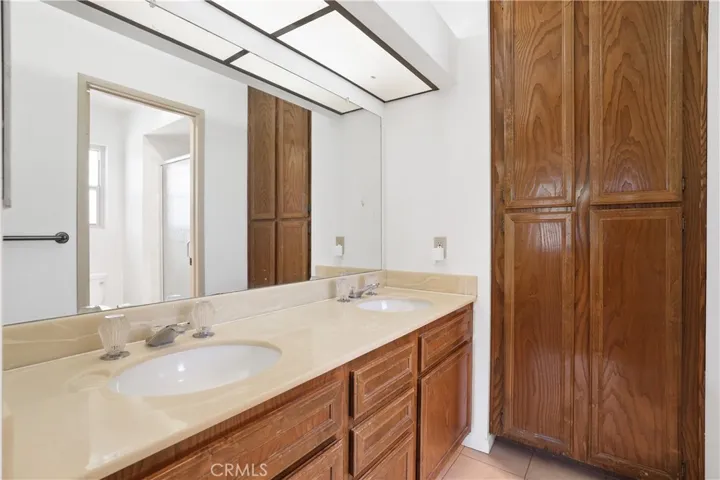 Master dual sink bath