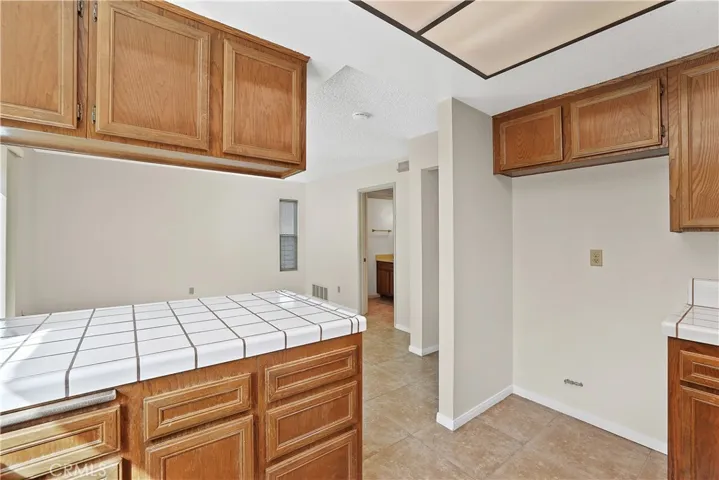 Kitchen refrigerator space