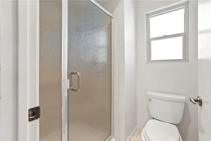 Master shower / toilet