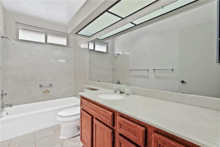 Upstairs full bath