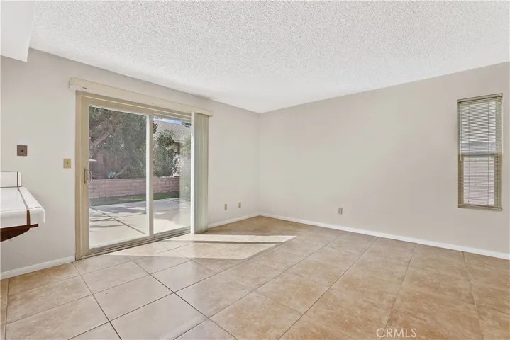 Family room / extra space off kitchen