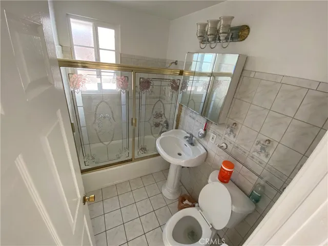 407 E 181st Street, Carson, California 90746